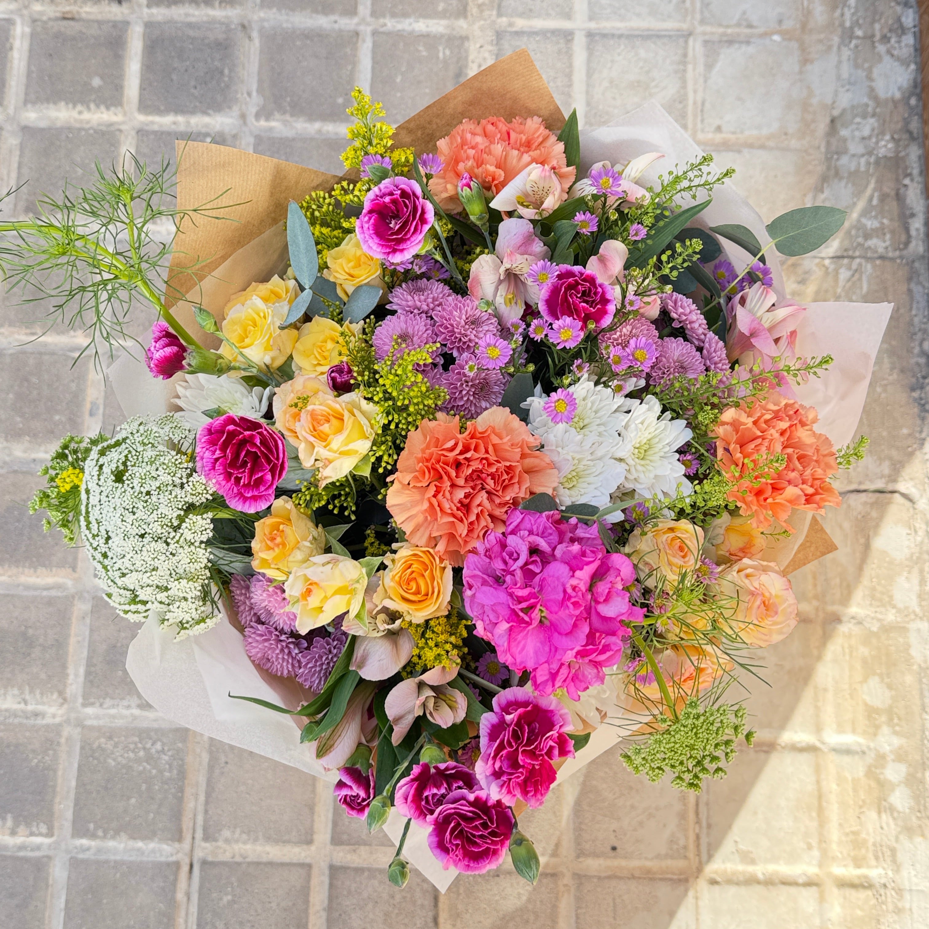 Ramo Celia | Ramo de flores primaverales en tonos vibrantes