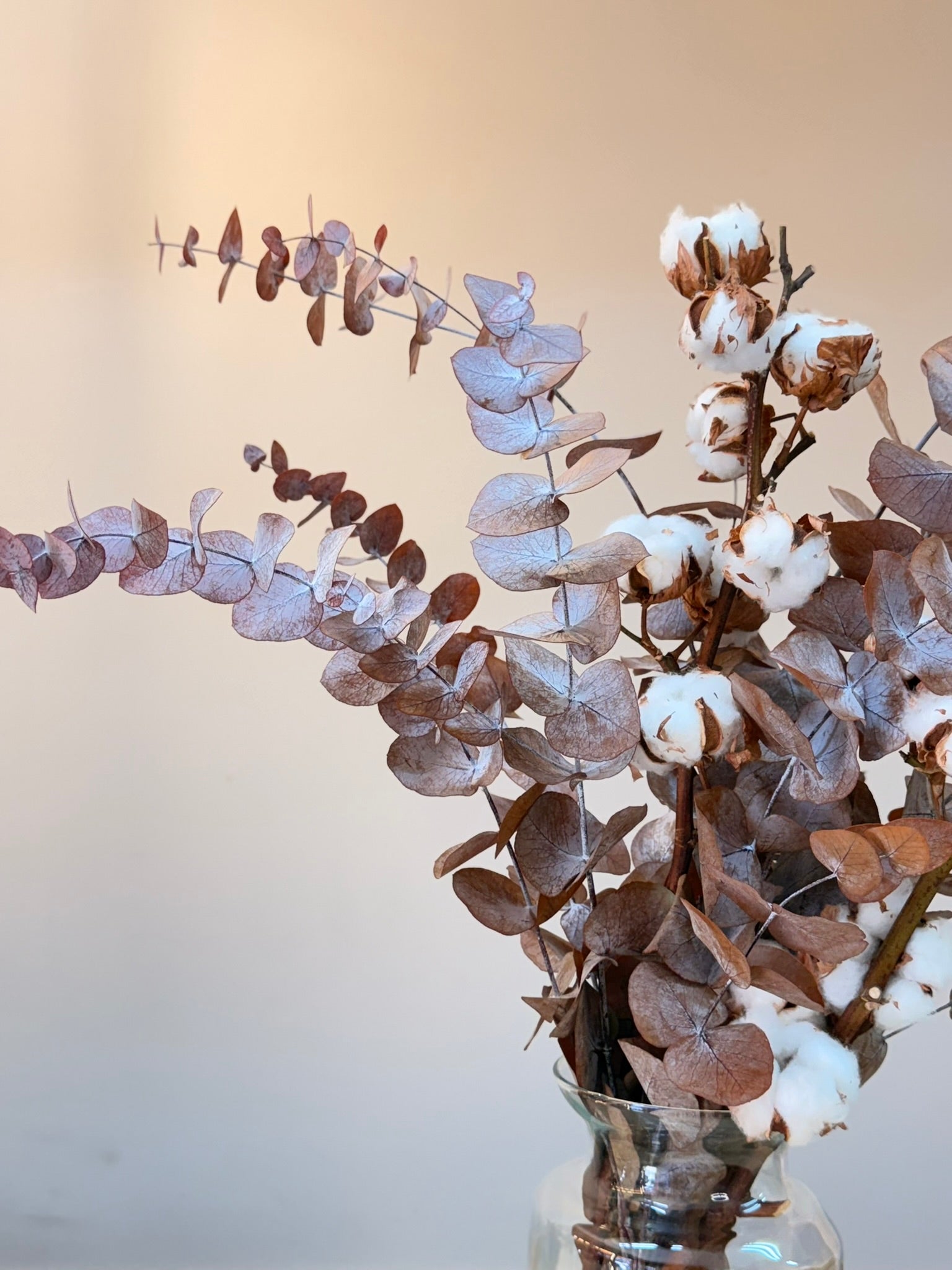 Ramo Winter Bloom | Algodón natural seco y eucalipto preservado