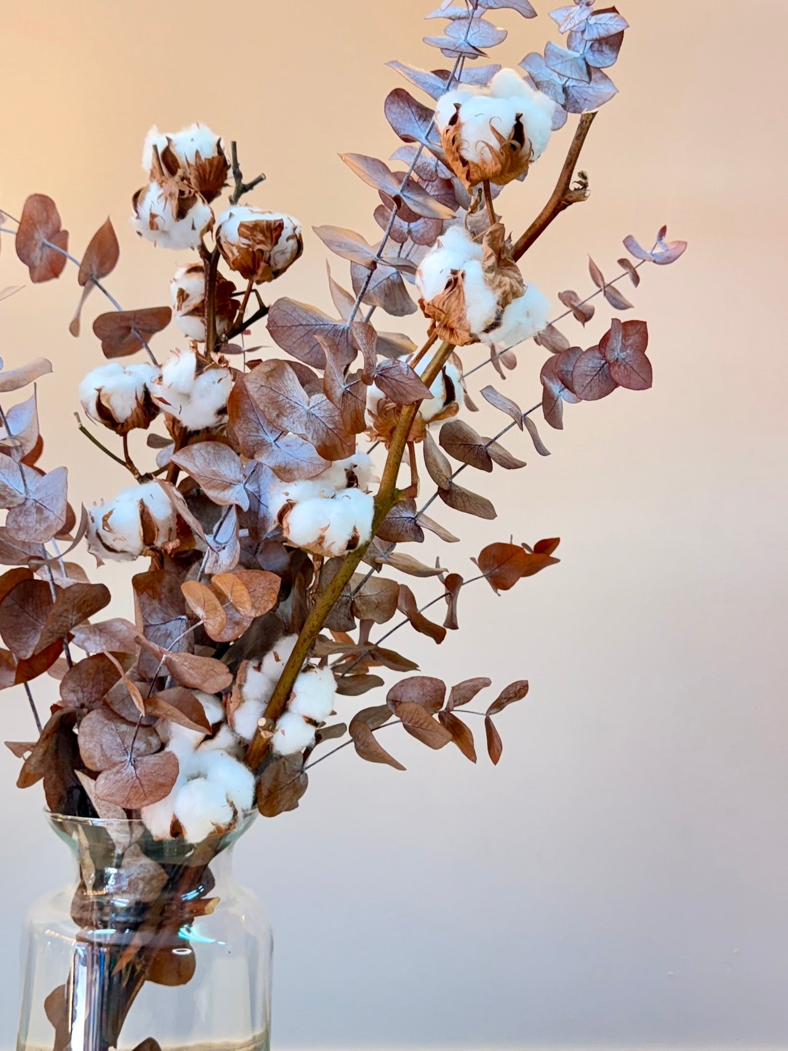 Ramo Winter Bloom | Algodón natural seco y eucalipto preservado
