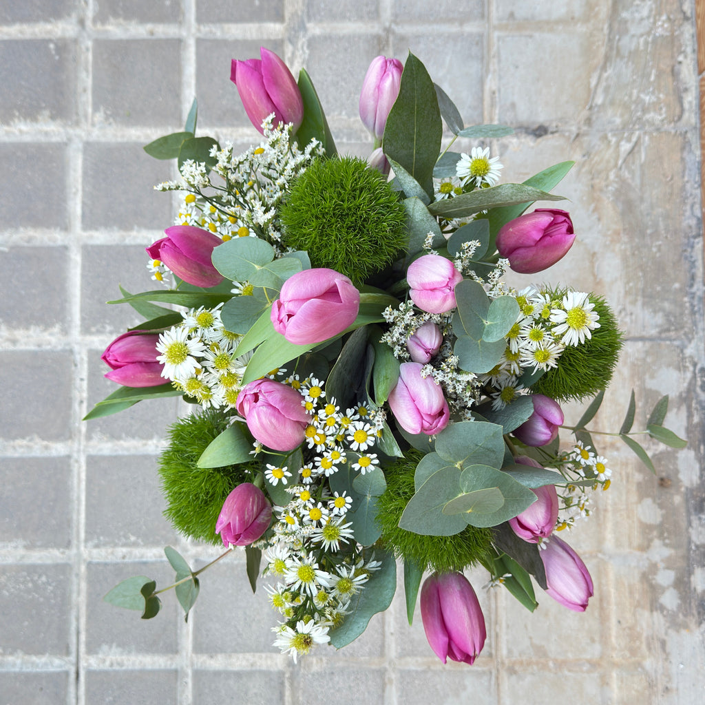 Ramo Vera| Tulipanes naturales con verdes de temporada