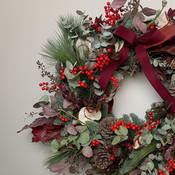 Corona Rojo y Ramaje | Corona navideña de abeto y acebo