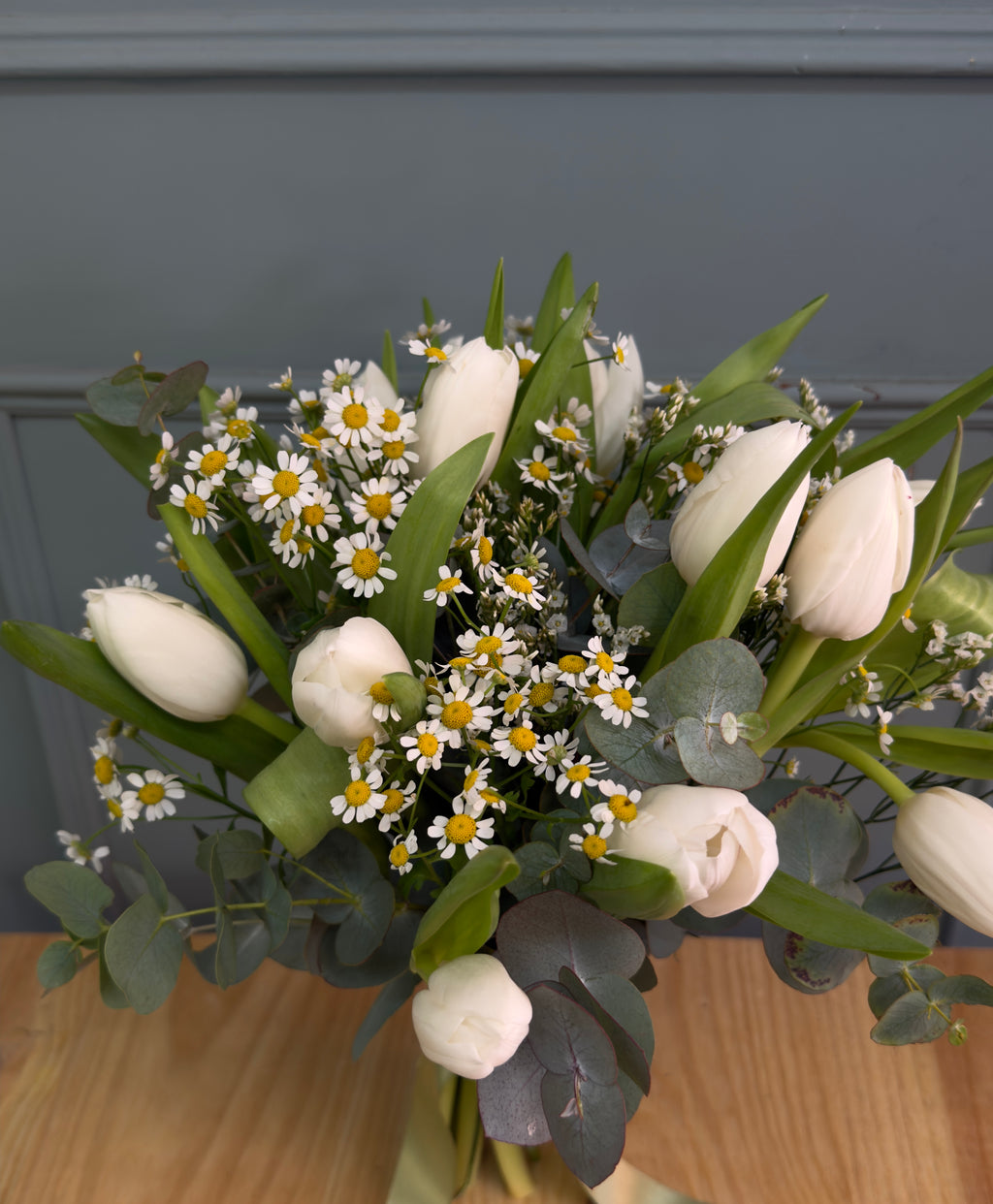 Ramo Vera| Tulipanes naturales con verdes de temporada