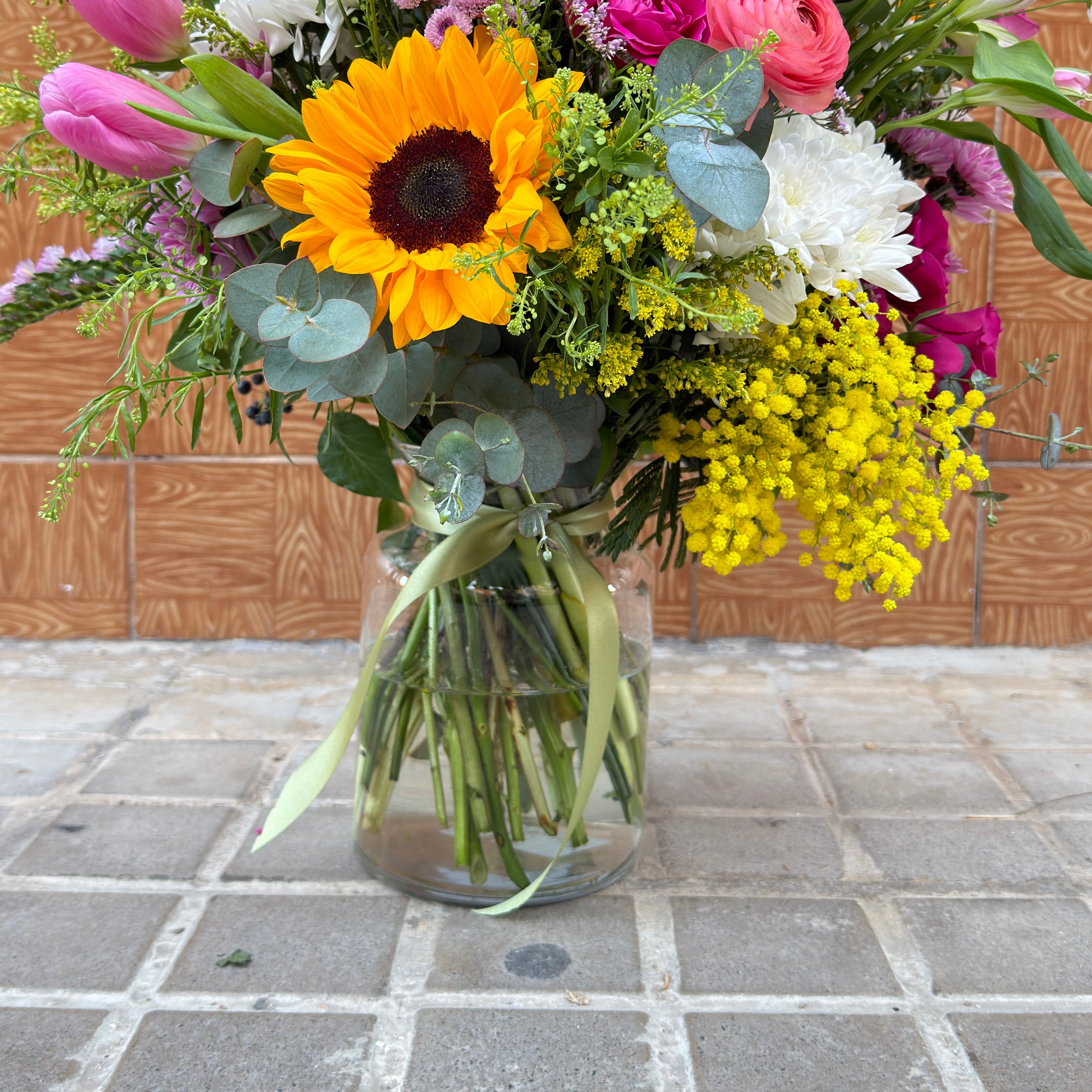 jarron de cristal con lazo en color verde musgo 